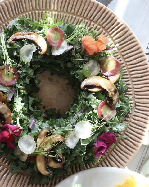 A wreath-shaped raw food salad