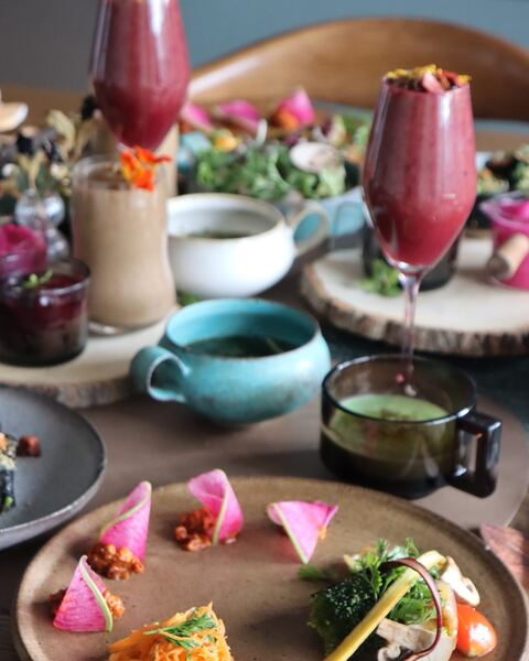 A colourful raw food table with smoothies