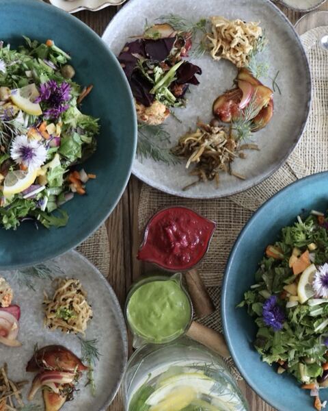Salads with edible flowers